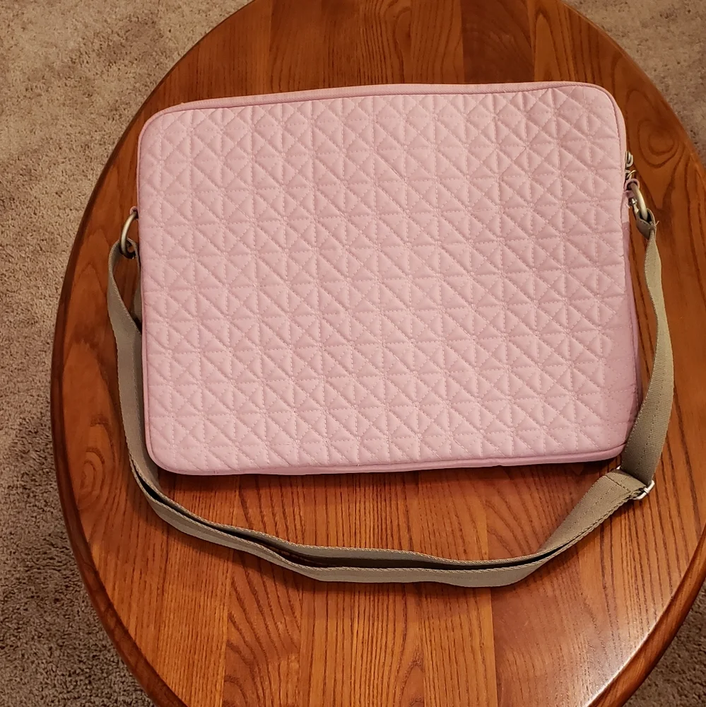 Belkin pink quilted laptop bag with strap - Picture 1 of 7